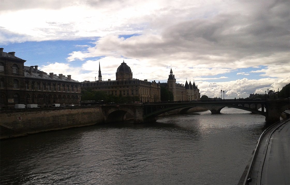 Visit-Paris-view-over-Seine-river