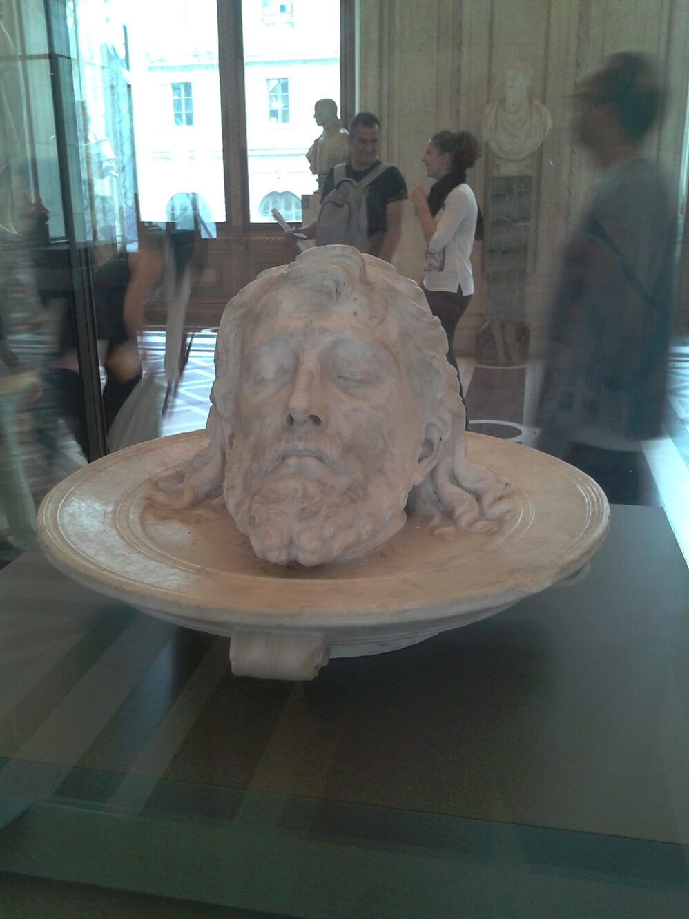 louvre-head-statue